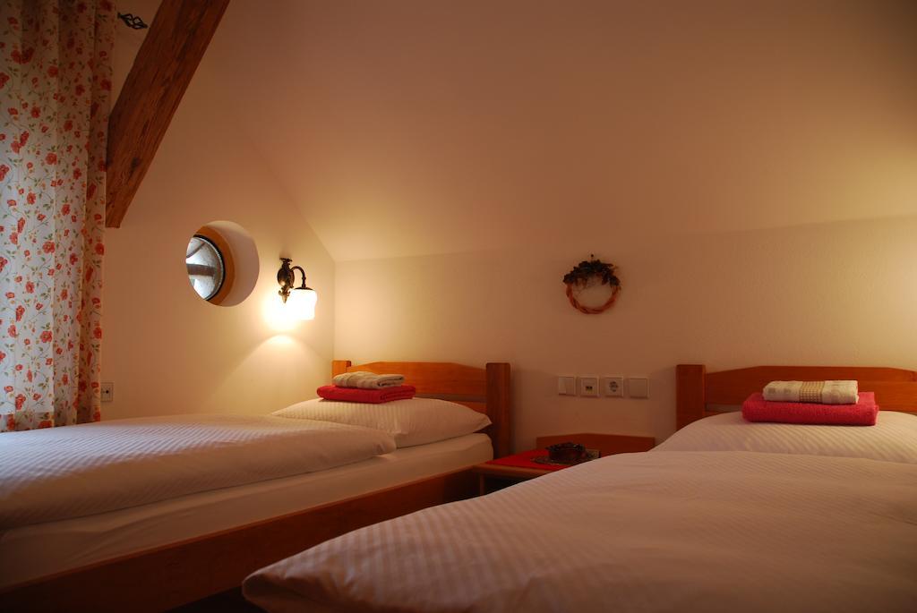 Farm Stay Rotovnik - Plesnik Slovenj Gradec Szoba fotó